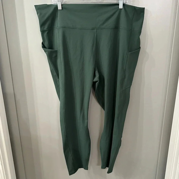 NWT Fabletics Pureluxe High-Waisted Pocket Legging 7/8 length Green Size 4X - Picture 2 of 5